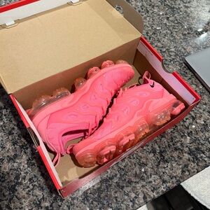 Women’s Nike Vapormax Plus ‘Hyper Pink’